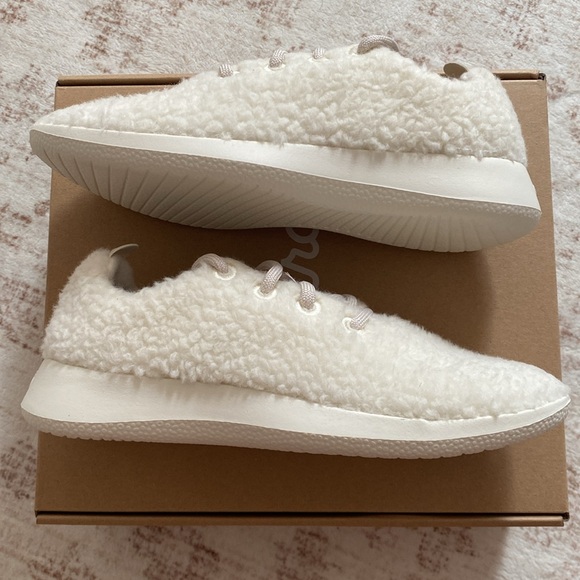 Allbirds Women’s Wool Runner Fluff Sz. 8 White - Picture 2 of 8